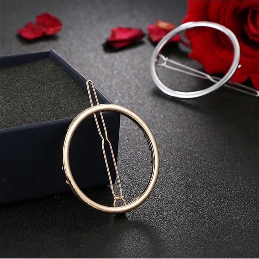 ☘️ 3/$15 🆕 Minimalist Geometric Gold Round Circle Hair Clip Barrette